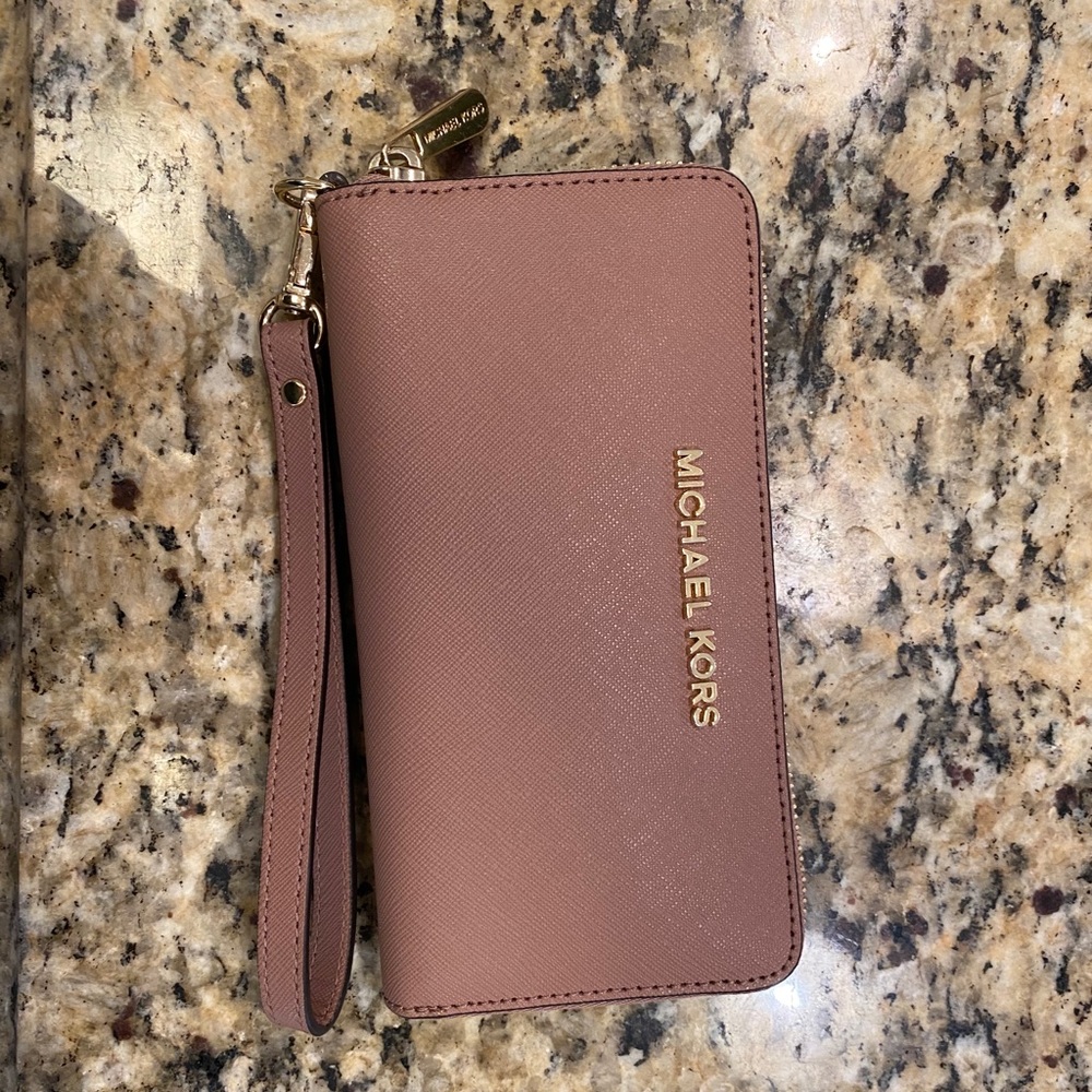 New never used Michael Kors wristlet
